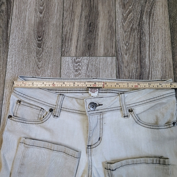 Women's White Washed Skinny Jeans - Picture 4 of 6